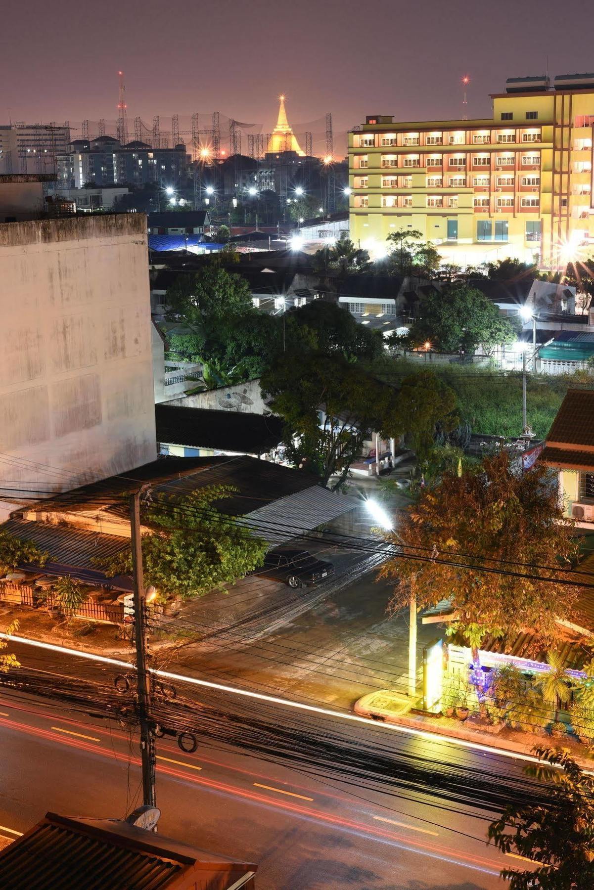 Trendy Hotel Nakhon Pathom Ngoại thất bức ảnh