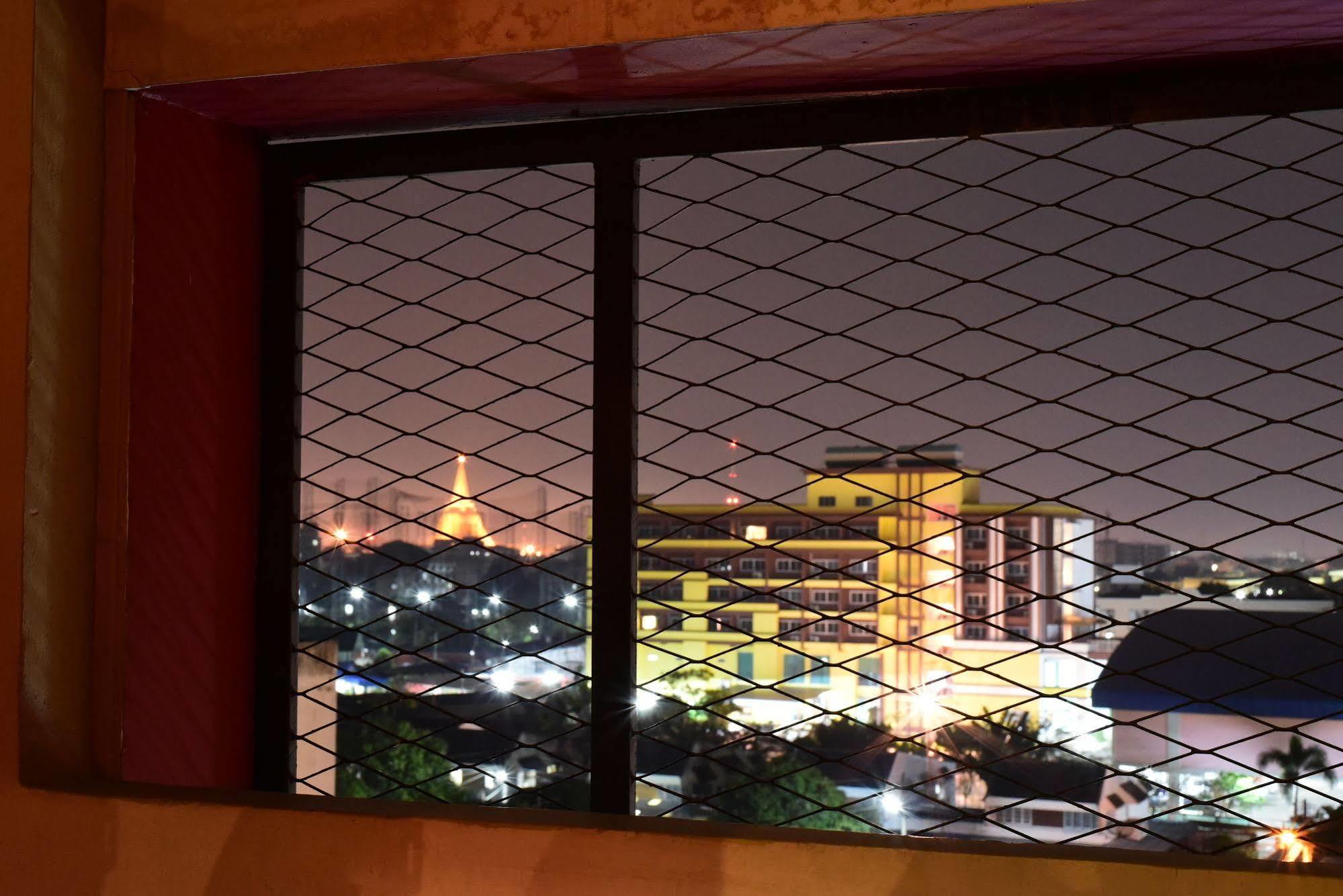 Trendy Hotel Nakhon Pathom Ngoại thất bức ảnh