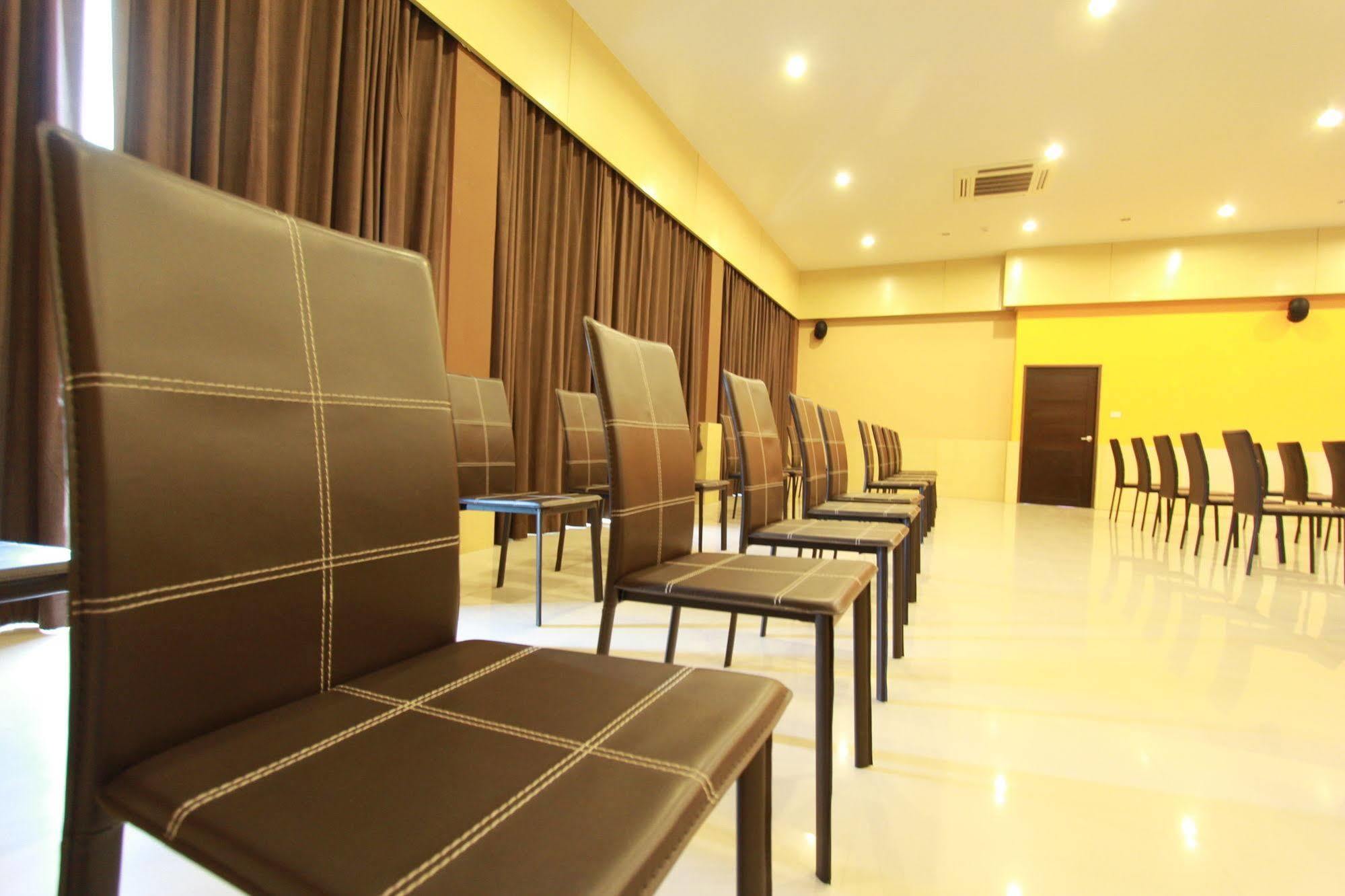 Trendy Hotel Nakhon Pathom Ngoại thất bức ảnh
